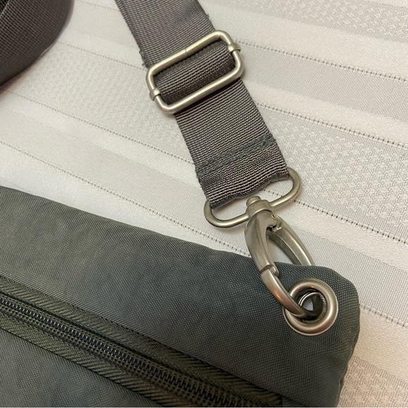 Travelon Grey Water Resistant Womens Crossbody Bag with Adjustable Strap EUC - Picture 6 of 13